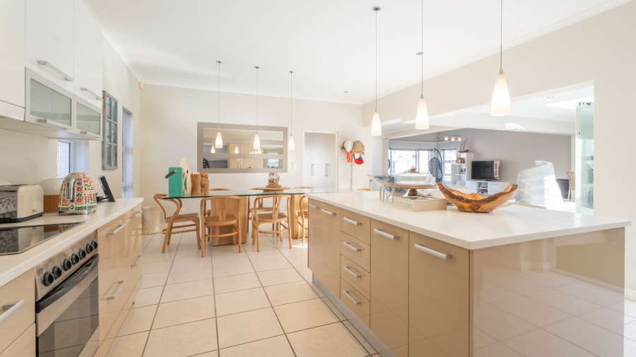 4 Bedroom Property for Sale in Calypso Beach Western Cape